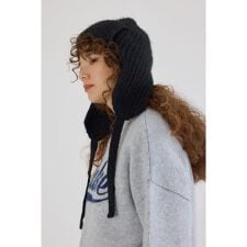 イヤーフラップニットキャップ