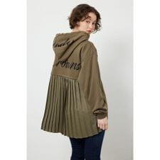 バックプリーツロゴパーカー