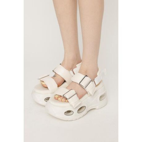 [^ԁF030ISR55-3551]yAIR VOLUME SOLE BELT SANDALzPOINT^DETAILFՂƂpfbhڂ䂭X|[cT_B^obNfUC̓X^CÕ|CgƂȂ܂B``ƂŁAƕݍ܂悤ȗSnɁBgh̃GA[\[^NSĐBq[11.3cmŌ݂Aɂ͂Ȃ{[̂\[ɎdグĂ܂BSTYLINGFfjJ[SpcƂJWAȃX^COɂ͂As[X~j̃{gƍ킹̂߁BX^COɎ邾ŁAX|[eB[Ŕ̂镵͋CvXĂ܂BFABRIC^MATERIALFAbp[̓cƂ\ʊ̃tFCNU[gpĂ܂Bi摜̓Tv̂߁AFTCYAfނ̍̎dlɕύXꍇ܂̂ŁA\߂Bꕔ\񏤕iɂ܂Ă͐Y̓sɂ肨͂\XƑOシꍇ܂BǉYíAꕔ̓X܁Aʔ̂Ŕ̔̏ꍇ܂B\߂B