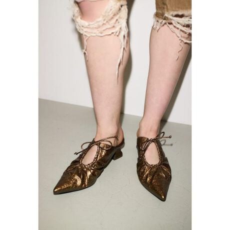 [^ԁF030IS055-2331]THROW by SLYyGATHER HOLE MULEzPOINTFAbp[ɑ_ɎꂽMU[z[fUCڂ|Cebh~[BDETAILF̂\ʊ̑fނgpĂ̂ŗŏiȈۂɁBSTYLINGFJWAȃfjX^C͂AIP[WȂǗlXȃV[ŊłACełBFABRIC^MATERIALF̂\ʊ̍vgpBBLKGLD͓fނgpĂȂ߁A\ʊقȂ܂B[ӎ]摜̏i̓TvłBۂ̏iƎdlAH኱قȂꍇ܂B摜̏i͌̏Ǝ˂pxAg̃j^[ɂAƐFقȂꍇ܂BpA舵̍ۂ́AAeV^OmFBꕔ\񏤕iɂ܂Ă͐Y̓sɂ肨͂\XƑOシꍇ܂BǉYíAꕔ̓X܁Aʔ̂Ŕ̔̏ꍇ܂B\߂B