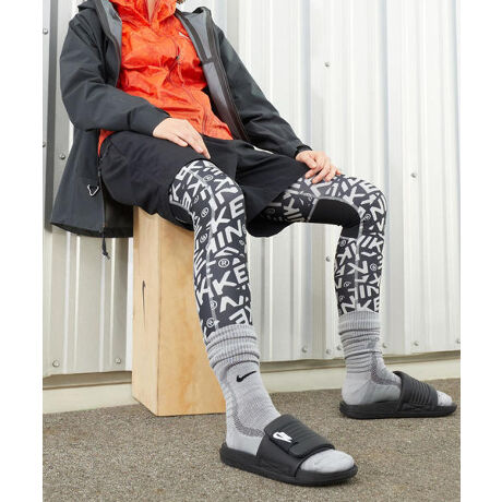 [^:7512823033002]y_炩ȗSnŁAɍKȏԂŊOołX|[cT_B߉\ȃpbhXgbvɂA_炩ȑł҂ƃtBbgByʂ̃tH[~bh\[ŁAQɉKȗSn܂BAt^[X|[cAfC[ɋCyɗRtH[gT_ƂĂȂǁAbNXV[ɍœKȃACeB\bNXƍ킹R[fBl[gŁAOV[Yg܂Byz̓Iȃtbgxbhőݍ݁Ah~2ނ̈قȂ閧xRevive FoamDꂽNbV𔭊X|W̏_炩ȗn̗pAQɉKȗSnʃt@Xi[tXgbvŁAɍ킹Ē\XgbvJ߂̃v^uƂĂ̋@\˂SxAEg\[Ƀs{bgT[Np^[̗pAϋvƃgNVEfށFvEAEg\[FEd(Б)F135g(24.0cm)ETCYFW(l܂̂Ŗڈł)