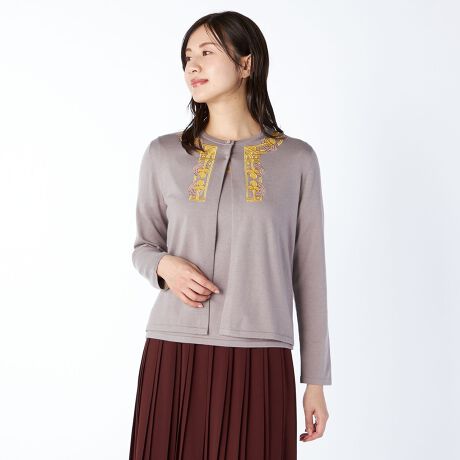 [^ԁF78254187021]񌳂̎hJ܂؂₩ɍʂnCQ[WjbgJ[fBKBVvȃN[lbN^CvŁA蒅ȂRpNgȃVGbgłBtg͏㕔݂̂Ƀ{^ݒuy₩ȃfUCBVc⃏s[XȂǂ̉HDƂĕL􂵂܂BñjbgƃATułp\łBi摜̓TvgpĂ邽߁Aۂ̏iƐFȂǂ̎dlقȂꍇ܂B\߂Bmodel:T.172/B.83/W.59/H.87pTCYF38