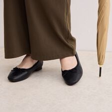雨の日の通勤・通学をお洒落に◇【耐水】フラットリボンバレエレインパンプス/644101
