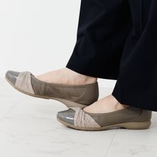 卑弥呼(himiko)の卑弥呼の走れるパンプス◇【25秋冬新作】【撥水】クロスリボンスニーカーパンプス/643301