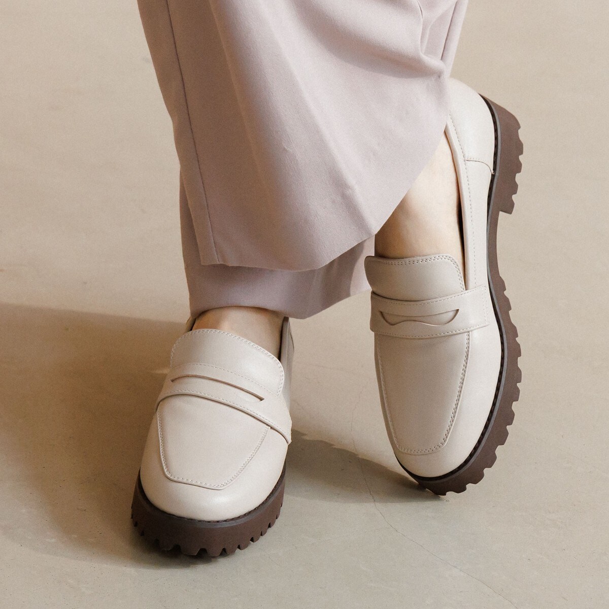 卑弥呼の限定品【WEB限定】【本革】メタルアクセントローファー