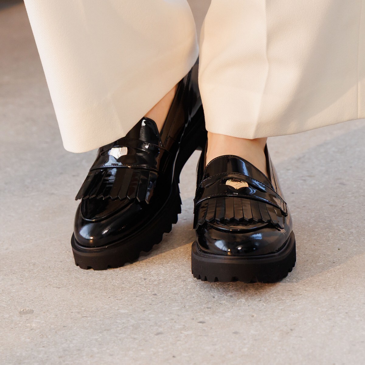 【美品 HIMIKO】トラックソール ビットローファー 22.5㎝ 日本製 黒 再値下げ】【卑弥呼】トラックソールビットローファー/641322