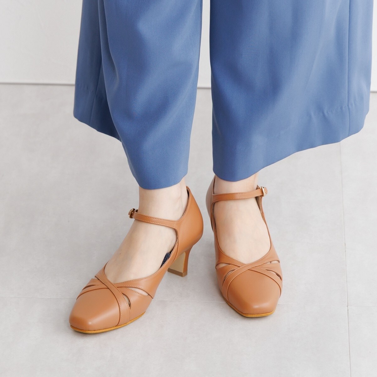 卑弥呼【快適ウォークパンプス】3.5cmヒールストラップパンプス-／605001 履きやすさを追求[快適ウォークパンプス]【撥水】3.5cmヒール