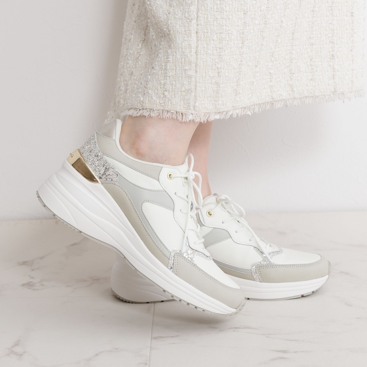 【25A 色合いと光沢感が上品可愛い /2色】CHANEL スニーカー 25A 色合いと光沢感が上品可愛い /2色】CHANEL スニーカー