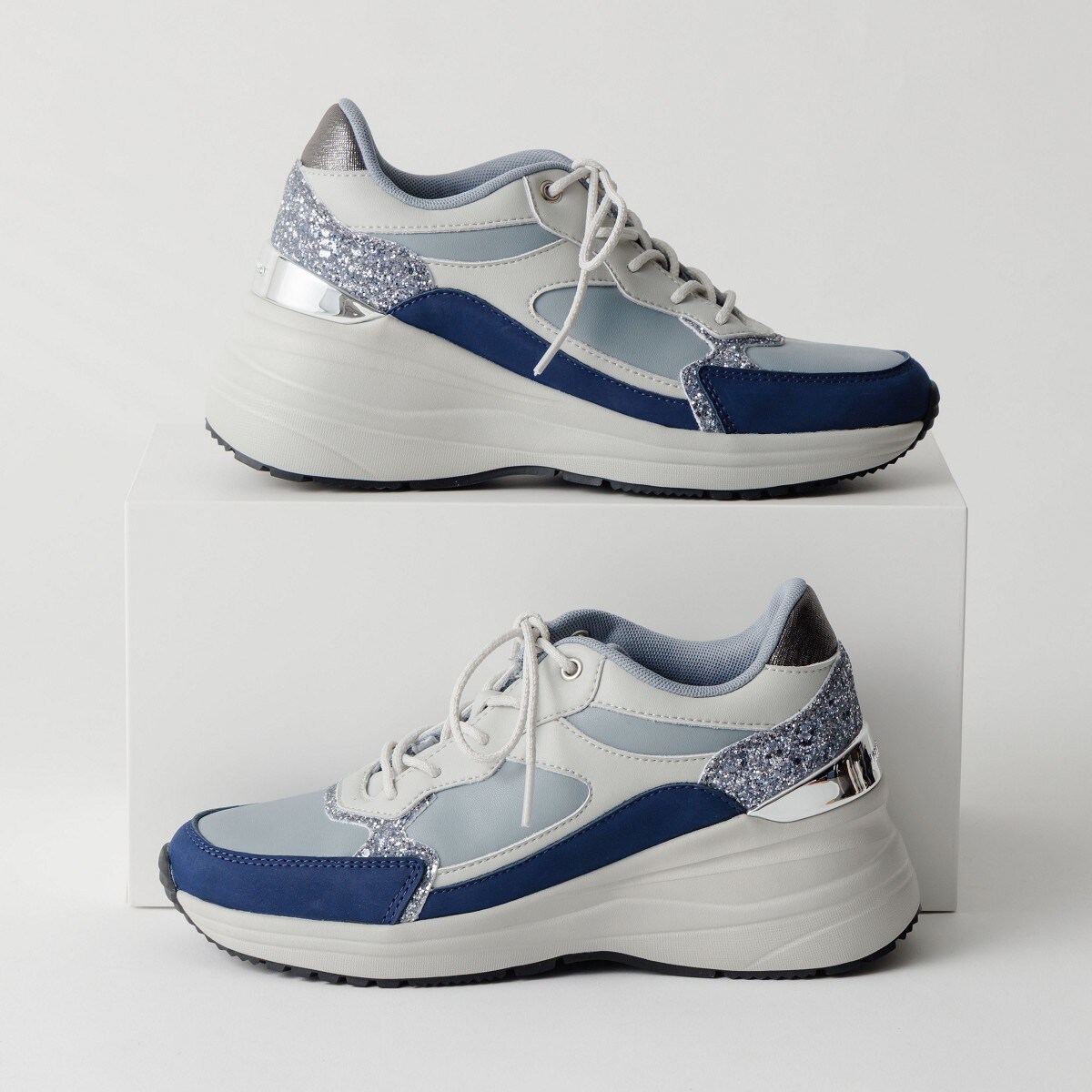 特別価格》後ろ姿が決まる◇【撥水】美脚ヒールアップスニーカー