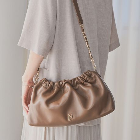 [^:554181][30,800~(ō)]gh̉VGbg̃V_[obOBNICALł͊JɃMU[tґɎdグ܂B}Olbg^CvŊJ߂ȒPɏô|CgB 킹₷ubNƃuEAFN₩ȃu[3FWJŁAX^CÕANZgɂȂ邱ƊԈႢȂBV_[Xgbv͎O\ŁANb`obNƂāAIP[Wp[eB[X^CɂgD̂łByrvzSFTCYF21cm~35cm~}`10cm@V_[Xgbv(Œ)91cm(`F[18cm)\ what'swNICAL(jJ)xCONCEPT"MODE"L[[hɍ̋C肰ȂAsIŐꂽfUCĂl̏ɌV[YuhB炵t@bVyޏցAghƗSn˔ V[YĂ܂BuhEîCɓo^̂߁ViēׂȂǂ̏󂯎邱Ƃł܂̂ŁAЂo^BɂȓT邩܂y@z@X[X,KXvpuViѐ悪_炩VRт̃uV֗łjŕ\ʂ̃zRD𗎂Ƃ܂B_炩ȕzpāAvN[i[ŉ𗎂Ƃ܂BN[͑Ŝ֐L΂A]ȃN[i[cȂ悤ӂĂB@ƌ򂪏o܂BhXv[ĊĂi30bxjB͂Ah~ɂȂ܂BAߋ̃Xv[̓V~ɂȂ₷̂łӂB