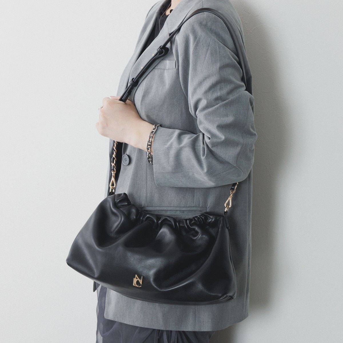 NICAL】【本革】【卑弥呼25SS】ギャザーショルダーバッグ/554181