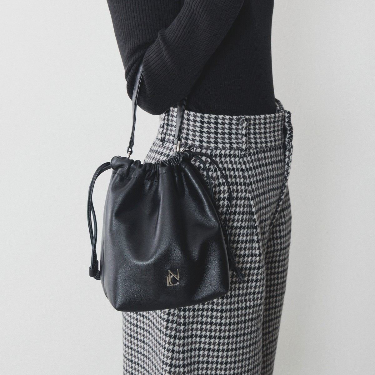 2WAY仕様◇【NICAL】【本革】【卑弥呼25SS】巾着ショルダーバッグ