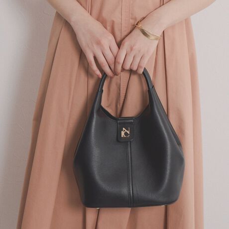 [^:554183][30,800~(ō)]S[h̃IWiS`[tANZgɂȂEhobOBnhobOƂĂAt̃V_[XgbvČ|ƂĂLR[fBl[gɊ􂵂܂B }OlbgŊJ߂ȒPŁARpNgȃTCYȂA[͔QBeŎ̂|CgłB{̂ƓF̃|[`tŁA~jV_[obOƂĂg܂B|[`ɂ̓I[v|Pbgƃt@Xi[|PbgBJWAX^Ciǂ܂Ƃ܂AfC[ɎgDGobOłByrvzSFyPUX[Xz|[`TCYF21cm(nh܂33cm)~22cm~}`14cm@V_[Xgbv(Œ)109cm|[`F10.5cm~17cm~}`10.5cmd:obO669g@|[`169g\ what'swNICAL(jJ)xCONCEPT"MODE"L[[hɍ̋C肰ȂAsIŐꂽfUCĂl̏ɌV[YuhB炵t@bVyޏցAghƗSn˔ V[YĂ܂BuhEîCɓo^̂߁ViēׂȂǂ̏󂯎邱Ƃł܂̂ŁAЂo^BɂȓT邩܂y@zX[X,KXvpuViѐ悪_炩VRт̃uV֗łjŕ\ʂ̃zRD𗎂Ƃ܂B_炩ȕzpāAvN[i[ŉ𗎂Ƃ܂BN[͑Ŝ֐L΂A]ȃN[i[cȂ悤ӂĂB@ƌ򂪏o܂BhXv[ĊĂi30bxjB͂Ah~ɂȂ܂BAߋ̃Xv[̓V~ɂȂ₷̂łӂB