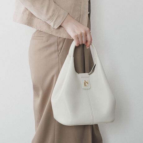 [^:554183][30,800~(ō)]S[h̃IWiS`[tANZgɂȂEhobOBnhobOƂĂAt̃V_[XgbvČ|ƂĂLR[fBl[gɊ􂵂܂B }OlbgŊJ߂ȒPŁARpNgȃTCYȂA[͔QBeŎ̂|CgłB{̂ƓF̃|[`tŁA~jV_[obOƂĂg܂B|[`ɂ̓I[v|Pbgƃt@Xi[|PbgBJWAX^Ciǂ܂Ƃ܂AfC[ɎgDGobOłByrvzSFyPUX[Xz|[`TCYF21cm(nh܂33cm)~22cm~}`14cm@V_[Xgbv(Œ)109cm|[`F10.5cm~17cm~}`10.5cmd:obO669g@|[`169g\ what'swNICAL(jJ)xCONCEPT"MODE"L[[hɍ̋C肰ȂAsIŐꂽfUCĂl̏ɌV[YuhB炵t@bVyޏցAghƗSn˔ V[YĂ܂BuhEîCɓo^̂߁ViēׂȂǂ̏󂯎邱Ƃł܂̂ŁAЂo^BɂȓT邩܂y@zX[X,KXvpuViѐ悪_炩VRт̃uV֗łjŕ\ʂ̃zRD𗎂Ƃ܂B_炩ȕzpāAvN[i[ŉ𗎂Ƃ܂BN[͑Ŝ֐L΂A]ȃN[i[cȂ悤ӂĂB@ƌ򂪏o܂BhXv[ĊĂi30bxjB͂Ah~ɂȂ܂BAߋ̃Xv[̓V~ɂȂ₷̂łӂB