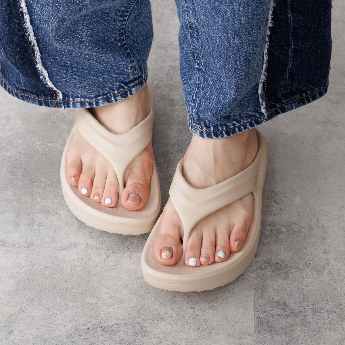 夏のレジャーにも【NICAL】【卑弥呼25SS】リカバリートングサンダル