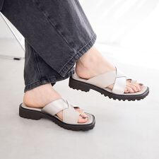 【SALE/20％OFF】トラックソールトングサンダル/651222