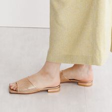 《再値下げ40％OFF》【25春夏新作】パンチングレザーフラットミュールサンダル/651214