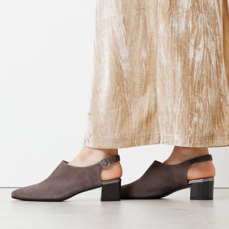 [^:651514][25300~(ō)]b傫Abp[ƂƂׂ̍xg̐▭ȃoXl̏炵oĂ܂BT_̂悤ȃbNXƐʂ猩̂Ɗ|CgB4.5cm̃ubNq[͈芴AX^CAbvĂ܂B _炩vU[gpĂ̂ő݂ǂA{vȂł͂̃\tgȗSnłB S[h͈ÂȂ肪ȏH~̃X^CÕ|CgɏŎꂽ߃J[ByvX[XzubNyvNсzO[yv^bNzS[hy@\zEmXbv~ȋOh~gpĂ܂BjERۖhL~iRۖhLH{~gpĂ܂BjENbV\i~̉ɏՌzNbVŔɂdlłBjEܐ无NbVLiܐ̍bɃX|Wfނgp邱ƂŁA_炩łBjEALL WEATHERidljuhEîCɓo^̂߁ViēׂȂǂ̏󂯎邱Ƃł܂̂ŁAЂo^BɂȓT邩܂y@zX[X,KX@@\tV[L[p[ȂǂŗL΂ÅԂ̉₷܂BCpuViѐ悪_炩VRт̃uV֗łjŕ\ʂ̃zRD𗎂Ƃ܂B_炩ȕzpāACN[i[ŉ𗎂Ƃ܂BN[͑Ŝ֐L΂A]ȃN[i[cȂ悤ӂĂB@ƌ򂪏o܂B ʂ͉ivł͂܂BgppxoNɂĝ\̒ቺꂽۂ́AhXv[ĊĂ(30bx)BAߋ̃Xv[͕ϐFAώ̌ƂȂꍇ܂̂łӂBN @\tV[L[p[ȂǂŗL΂ÅԂ̉₷܂BCpuViѐ悪_炩VRт̃uV֗łjŕ\ʂ̖ѕɉăubVOĂBIȉ͌Ō`^CṽXG[hpN[i[ŉ𗎂ƂĂB ʂ͉ivł͂܂BgppxoNɂĝ\̒ቺꂽۂ́AhXv[ĊĂ(30bx)BAߋ̃Xv[͕ϐFAώ̌ƂȂꍇ܂̂łӂBfP[gV[L[p[ȂǂŗL΂ÅԂ̉₷܂B_炩zŌy悤ɃzRD𗎂Ƃ܂BhXv[ĊĂi30bxjB͂Ah~ɂȂ܂BAߋ̃Xv[̓V~ɂȂ₷̂łӂB