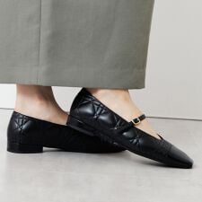 HIMIKO(HIMIKO)のお洒落ストラップ【撥水】【卑弥呼25AW】キルティングレザーメリージェーンパンプス/651311