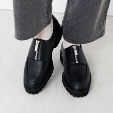適度な厚底でスタイルアップ【卑弥呼25AW】トラックソールセンタージップローファー/651325