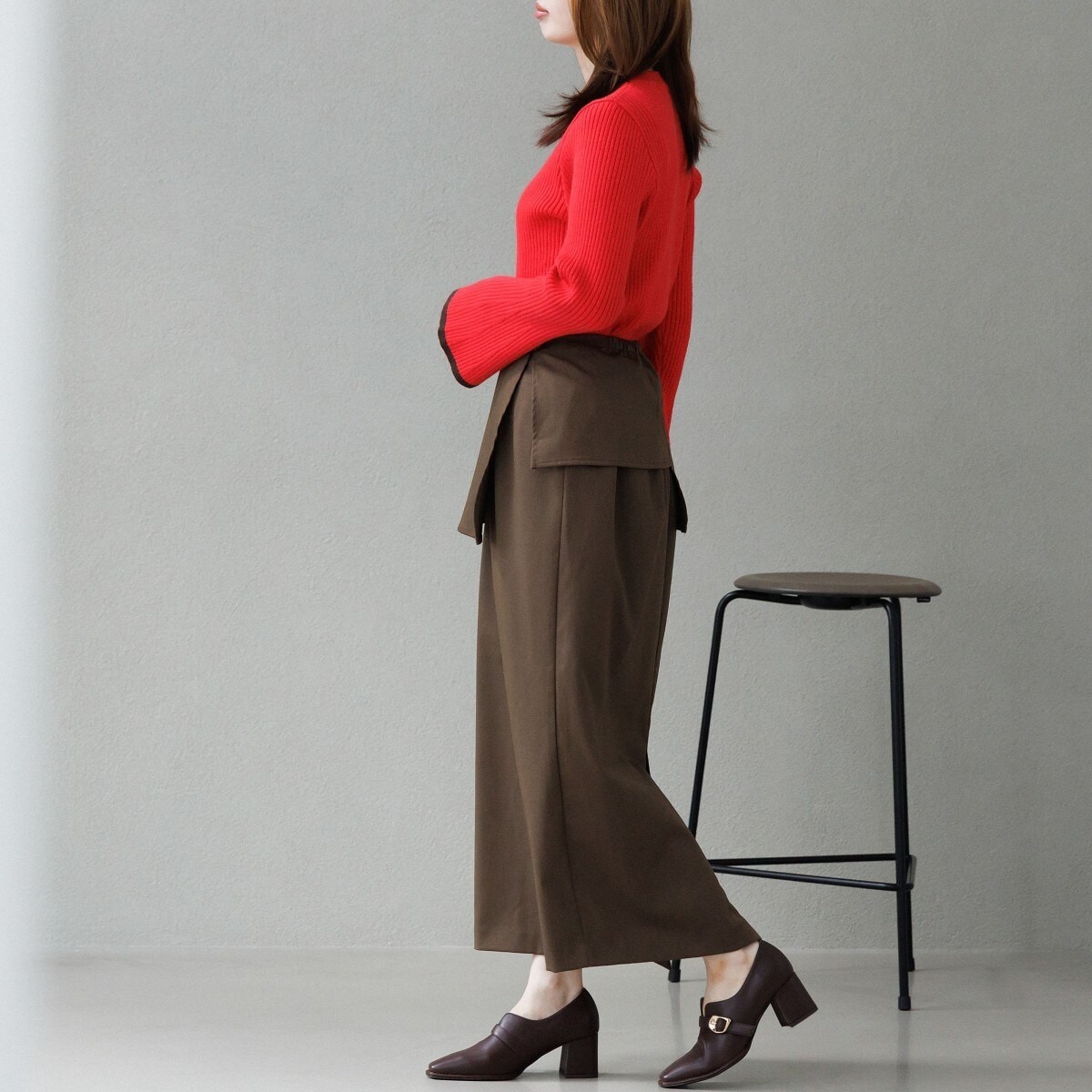 抜け感のあるカットライン【卑弥呼25AW】ベルトモチーフパンプス