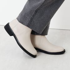 少し長めの丈が今年らしい【撥水】【卑弥呼25AW】サイドジップミドルブーツ/651414