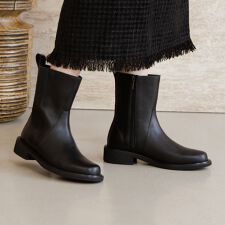 少し長めの丈が今年らしい【撥水】【卑弥呼25AW】サイドジップミドルブーツ/651414