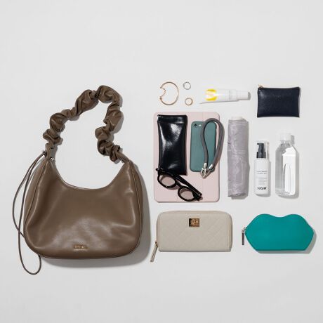 [^:554382]MU[̃fBeB[ANZgɂȂeʃobOBۂ݂ттVGbg炵vX܂BV_[̒ƃMU[͎Rɒ\ŁA|A΂ߊ|ł2WAYdlB|Pbgtŏ̎[ByʂŒԎĂɂAʋ΁AsȂǂɂ􂵂܂BL߂̃}`500mlybg{g܂肽ݎPA傫ڂ̃|[`┖̃J[fBKȂǂ̂|CgłBuhEîCɓo^̂߁ViēׂȂǂ̏󂯎邱Ƃł܂̂ŁAЂo^BɂȓT邩܂y@zX[X,KX PUV[L[p[ȂǂŗL΂ÅԂ̉₷܂BCpuViѐ悪_炩VRт̃uV֗łjŕ\ʂ̃zRD𗎂Ƃ܂BJȂǂŔGꂽƂ͊^IŐӂAAĉB͐@āA@ĂBElHv͂gp̕pxɂ炸AԂ̌o߂ɂĕώiׂATj܂i̕sǂł͂܂B