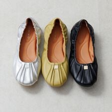 【卑弥呼26SS】メタルロゴギャザーパンプス/661121