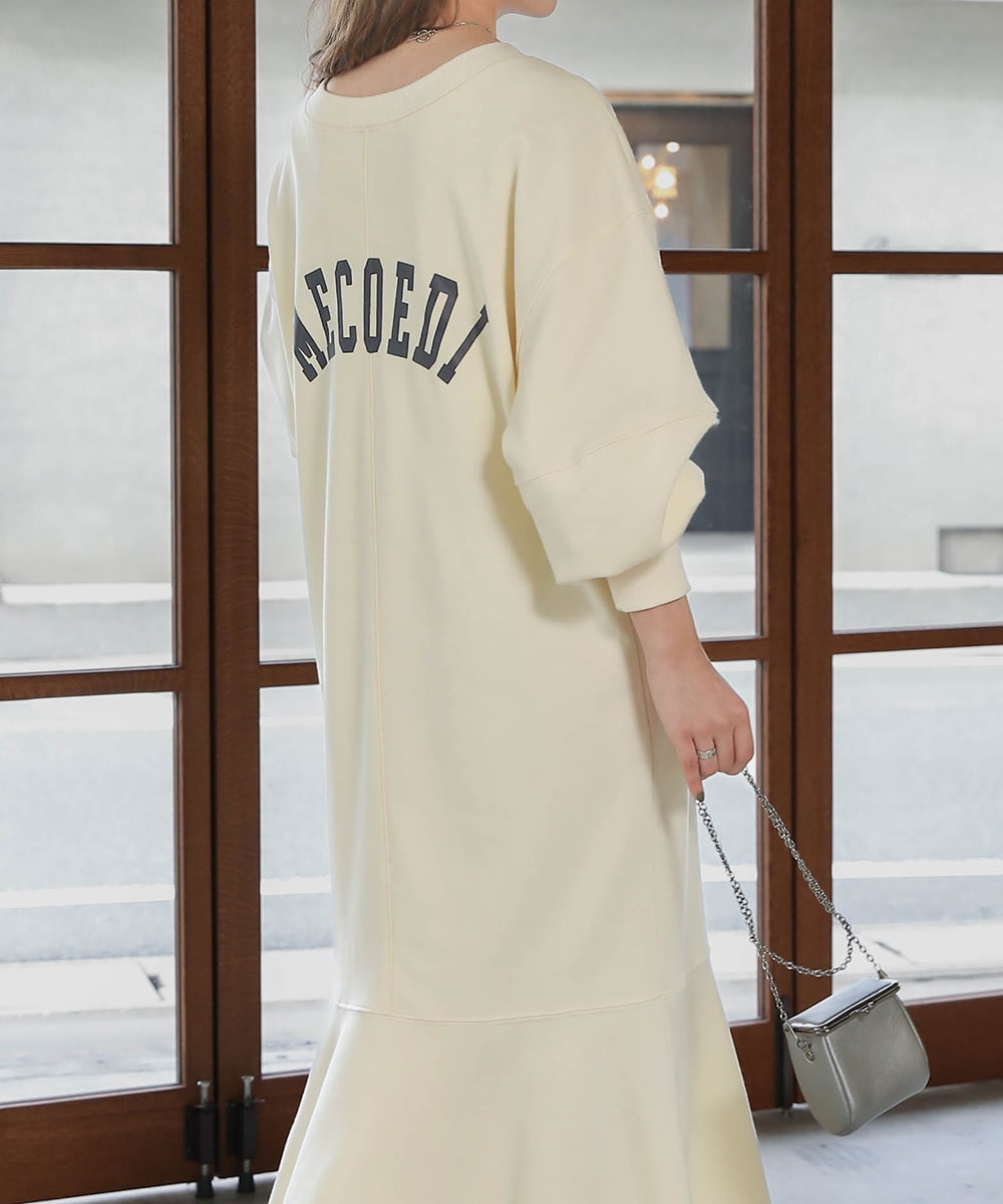 新品✨2WAYロゴプリントスウェットフレアワンピース 新品✨2WAYロゴプリントスウェットフレアワンピース 新色登場！》2WAY