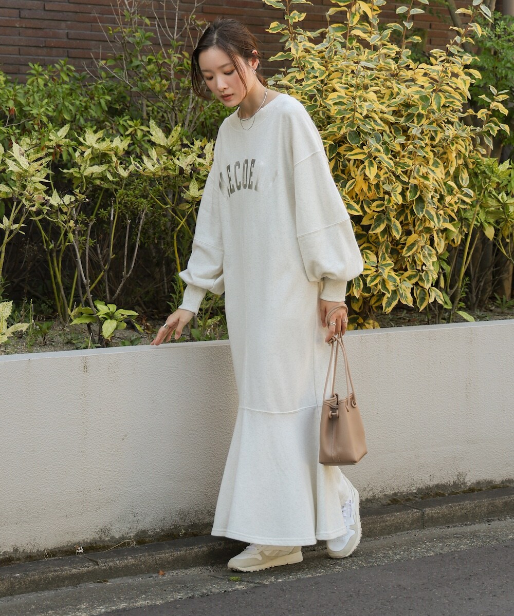 新品✨2WAYロゴプリントスウェットフレアワンピース 新色登場！》2WAYロゴスウェットフレアワンピース | バブ(Bab