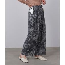 フラワー柄タックパンツ