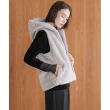 ブージュルード(Bou Jeloud)のフェイクシープフード付ファーベスト