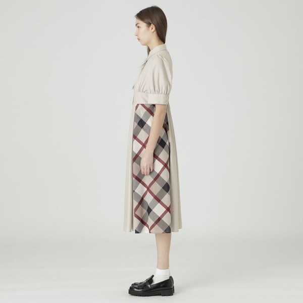 【VALENTINO】ローズ付き コンパクト ポプリン シャツドレス VALENTINO】ローズ付き コンパクト ポプリン シャツドレス