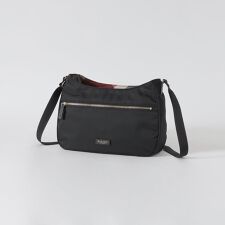 ブルーレーベル・クレストブリッジ(BLUE LABEL CRESTBRIDGE)のナイロンワンショルダー