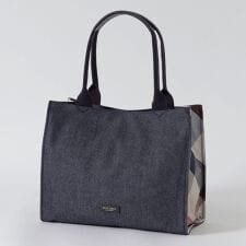 ブルーレーベル・クレストブリッジ(BLUE LABEL CRESTBRIDGE)のスクエアトート