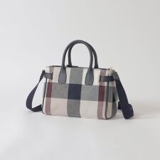 ブルーレーベル・クレストブリッジ(BLUE LABEL CRESTBRIDGE)のクレストブリッジチェックキャンバスハトメミドルトート