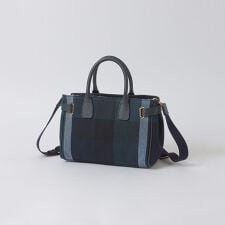 ブルーレーベル・クレストブリッジ(BLUE LABEL CRESTBRIDGE)のクレストブリッジチェックキャンバスハトメミドルトート