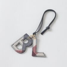 ブルーレーベル・クレストブリッジ(BLUE LABEL CRESTBRIDGE)のロゴチャーム