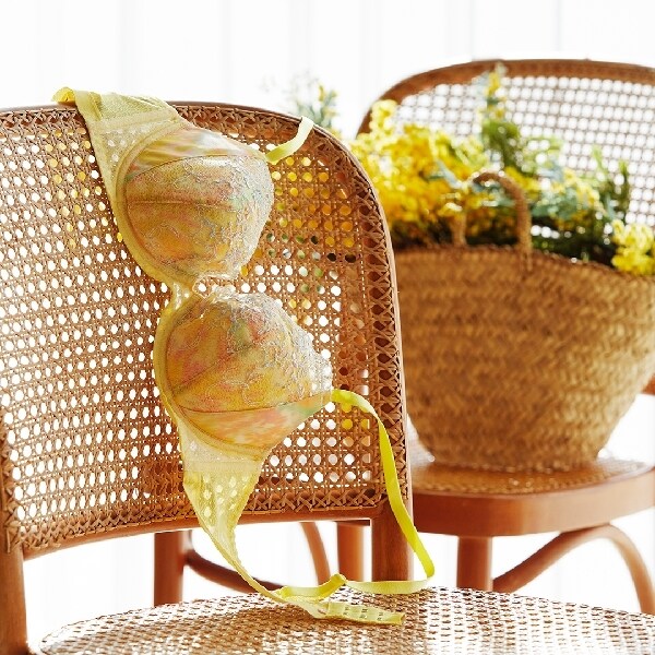 きゅっと寄せブラ プレイフルアーチ 1466 B・C・Dカップ | アモ