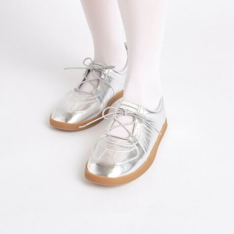 [^:4124]yiz؂₩ȃ^bNfނgpAiƃ_˔fUC̈ꑫBXNGAgD̃tHghoAX^CbVȈۂ^܂Byʃ\[ƃNbV̍C\[ŁAڂłȂSnKɁB̃R[fBl[gɂ肰ȂS[WXvXAʂȃV[ł̑݊𔭊܂ByTCYzʏTCY߁BbLԂ̃TCYłY݂͑̕傫TCY( 23.5-24.0 Ȃ38)