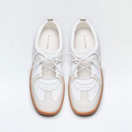 [^:4124]yiz؂₩ȃ^bNfނgpAiƃ_˔fUC̈ꑫBXNGAgD̃tHghoAX^CbVȈۂ^܂Byʃ\[ƃNbV̍C\[ŁAڂłȂSnKɁB̃R[fBl[gɂ肰ȂS[WXvXAʂȃV[ł̑݊𔭊܂ByTCYzʏTCY߁BbLԂ̃TCYłY݂͑̕傫TCY( 23.5-24.0 Ȃ38)