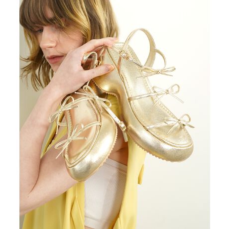 [^:LD-4031]yizXgbvɂ肰Ȃꂽ{Aiȉ炵oBΏƓIɁAՂƂq[݊Aꂽ[hȈۂvX܂BXg[gɂꂢ߃X^Cɂ}b`AR[fBl[gɃGbWꑫBghƎp˔Aꂩ̋G߂ɌȂACełByTCYzʏTCY߁BEbԃTCYłY݂̓̕TCY߂łB( 23.5-24.0 Ȃ37)