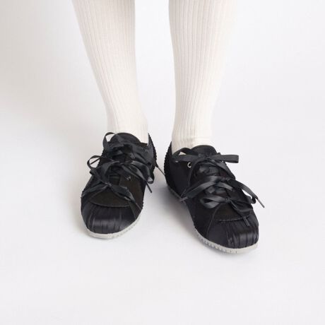 [^:LD-179]yizuZŁA؂₮BvTěƃ{fBe[DȂAꂽꑫB炵؂₩ƁAXj[J[Ȃł͂̌y₩𗼗܂BJWAhXX^C܂ŁALV[ɓޖ\Xj[J[łBuɂ₳A₷Bv_炩肪\tgAԗĂKBE₷݌vŁAZ̋ɁBɕԂ̗ǂsRɃT|[gAy₩Ȉ܂ByTCYzTCYオ߁BEbȂǂ҂藚͒ʏTCY߂łB