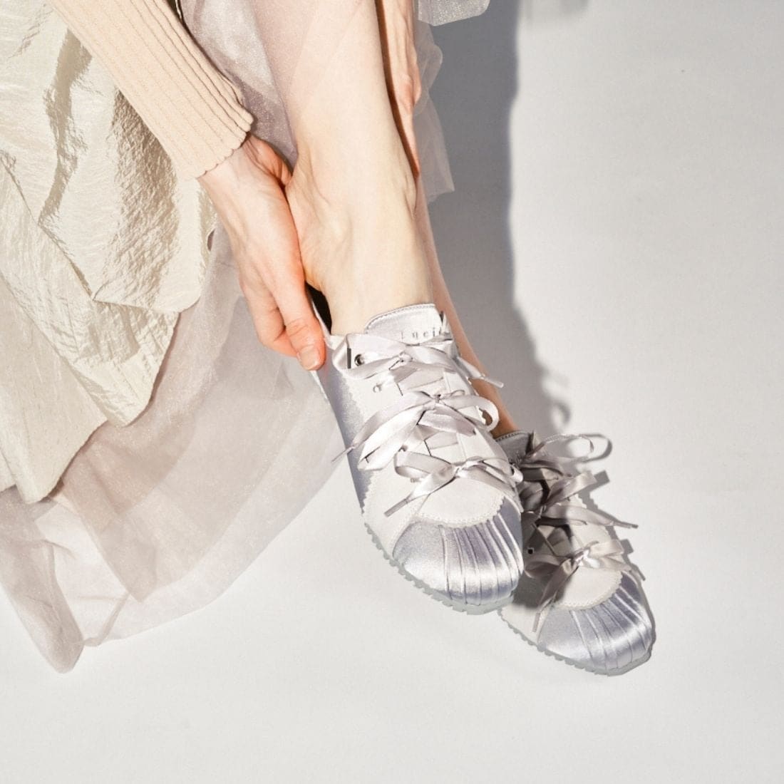 [}C]y25H~VzTe{oGXj[J[/maja/V[_iLucidaj GRY