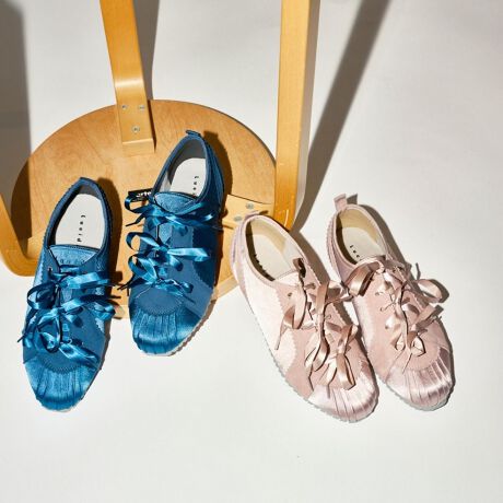 [^:LD-179]yizuZŁA؂₮BvTěƃ{fBe[DȂAꂽꑫB炵؂₩ƁAXj[J[Ȃł͂̌y₩𗼗܂BJWAhXX^C܂ŁALV[ɓޖ\Xj[J[łBuɂ₳A₷Bv_炩肪\tgAԗĂKBE₷݌vŁAZ̋ɁBɕԂ̗ǂsRɃT|[gAy₩Ȉ܂ByTCYzTCYオ߁BEbȂǂ҂藚͒ʏTCY߂łB