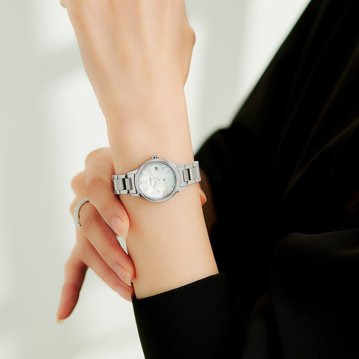 美品【稼働品】CITIZEN　シチズンXC　E031シルバー　ホワイト　ソーラー 楽天市場】【お取り寄せ】シチズン クロスシー エコドライブ