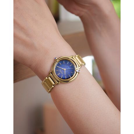 [^:EM1099-57L]n̂悤ɔTXeiuEIb`ACITIZEN LiV`Y GjBAeB[ÑeCXg𐶂CgS[h̃P[XAxxbĝ悤ȏ㎿\[u[̕B͂ӂiAQUAj\uARCLY Collectionv胂fłB[ȃfUC̒ɋCi胂fBnׂ̂Ă̐ɂƂČȂ݂ł鐅iAQUAj`[tɁA͂ӂ\Ă܂B́A̔˂őʂȕ\\FƃCNWFbg̋Z@̗pB̔gʂ\FtBgApxɂăLLƋPU΂߁A[ĈƂ̗_Iɕ\܂BP[X́AAeB[NEIb`̂悤ȈۂƏ㎿Y킹郉CgS[hB3|Cg̃_ChAȂI[igۓIłBCfbNXƐj́A1966NɔꂽuX[p[NC[vɃCXs[V𓾂fUCBgbvɃvg{߂̃o[CfbNXƐ[ɌčׂȂj͋Ƒ@ׂ𕹂AWG[̂悤Ȕ̒ɁAǂ}jbVȈۂc܂BV`ỸEFuTCguMY CITIZENvɂグ̘rvo^ƂŁAۏ؂Ȃǂ̂܂܂ȓTp܂Bۏ؏ɂĕۏ؏͂グؖƍĕۊǂĂ܂悤肢܂BC̍ۂ́Aۏ؏Ƃグؖ킹ĂoB