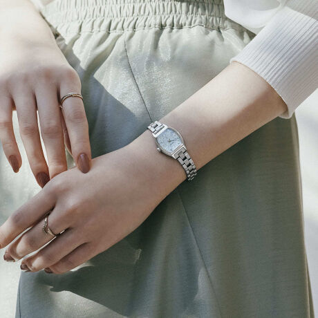 [^:SSWA011]uha30NjAlC̃OZ[fUC~jTCY{OEE_ChAK郋LAoB2011NɔĈȗAfUCR[hpȂ玞ɍ킹ăAbvf[gd˂ĂOZ[̃ArAfUCALA30NƂȂ鍡NuHappy CollectionvƂăRNV܂B炩ȃgm[^̃tHɁA͂悤ɃCAEgꂽۂ݂̂ArAtHgBLAŒNꑱĂ錩邽тɐSfUCƂȂĂ܂B1E7ʒuɂ́AN[o[^̑ɃZbeBOꂽ{OEE_ChP܂Bイ̓_C̃_CƘÂN[o[^̐VfUC̗pBu₩ŃbNX̂GA[u[F̃_ĆA邽ѐSAOȋCɂĂ܂Bۏ؏ɂĕۏ؏͂グؖƍĕۊǂĂ܂悤肢܂BC̍ۂ́Aۏ؏Ƃグؖ킹ĂoB