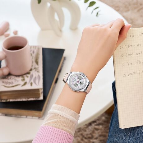 [^:MSG-W610-4AJF]ANeBuŐꂽɌBABY-G G-MSiW[~YjBF̗ǂArbNCfbNXɎꂽfɁAiŒ₷jAXJ[2Fǉ܂Bx[Xf͓dg\[[fMSG-W610̗pBjƃfW^gݍ킹AiOEfW^Rrl[VfŁA₷ChtFCXfUCłBVɉJ[́ACgCG[S[hx[~N[F̃ohJ[ƁAVo[x[~~[gsÑohJ[2FłBʔNÔȂx[VbNȃJ[CAbvɏ[܂BȎp[cɂ͍Đ\ȗL@ȒfނgpACO2̔ro}ȂǁAגጸւ̍v҂oCI}XvX`bN̗pĂ܂B@\ʂł́AE6ǂ̓dgMC}`oh6A[h^CA^t\[[A@\Ă܂BANeBuV[Ŗ𗧂@\͂̂܂܂ɁAI^CIt^C܂Ŋ􂷂G-MSłBۏ؏ɂĕۏ؏͂グؖƍĕۊǂĂ܂悤肢܂BC̍ۂ́Aۏ؏Ƃグؖ킹ĂoB